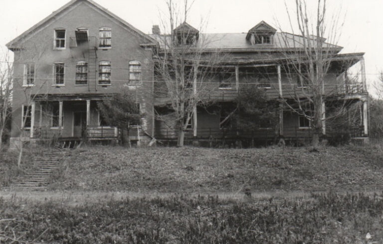 An older view of the former hospital on Great Diamond Island.