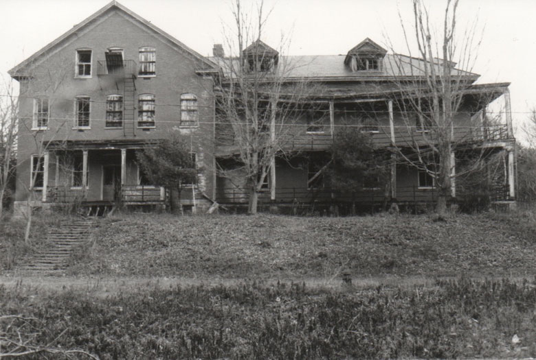 An older view of the former hospital on Great Diamond Island.