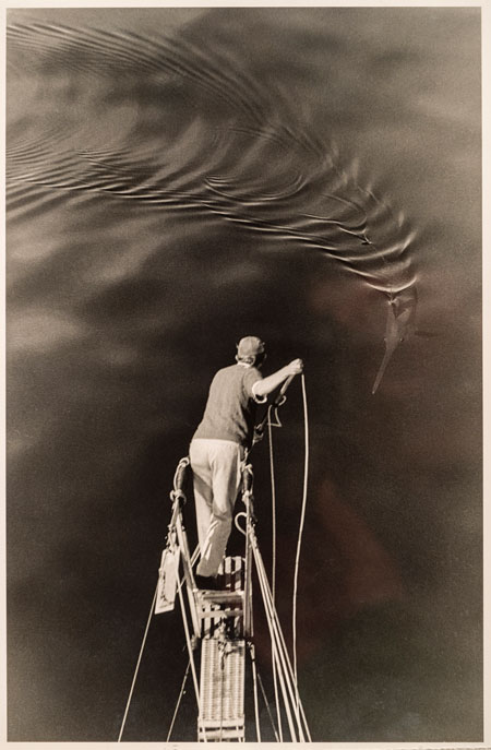 Dave Brayton prepares to harpoon a swordfish on the Georges Bank. PHOTO: PENOBSCOT MARINE MUSEUM